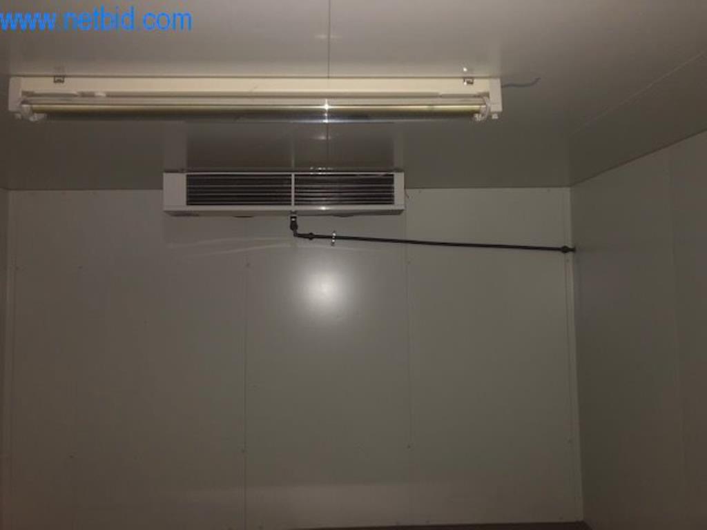 Pekařské stroje ve velké pekárně-2