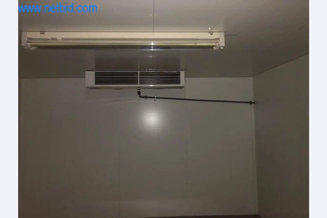 Pekařské stroje ve velké pekárně-2