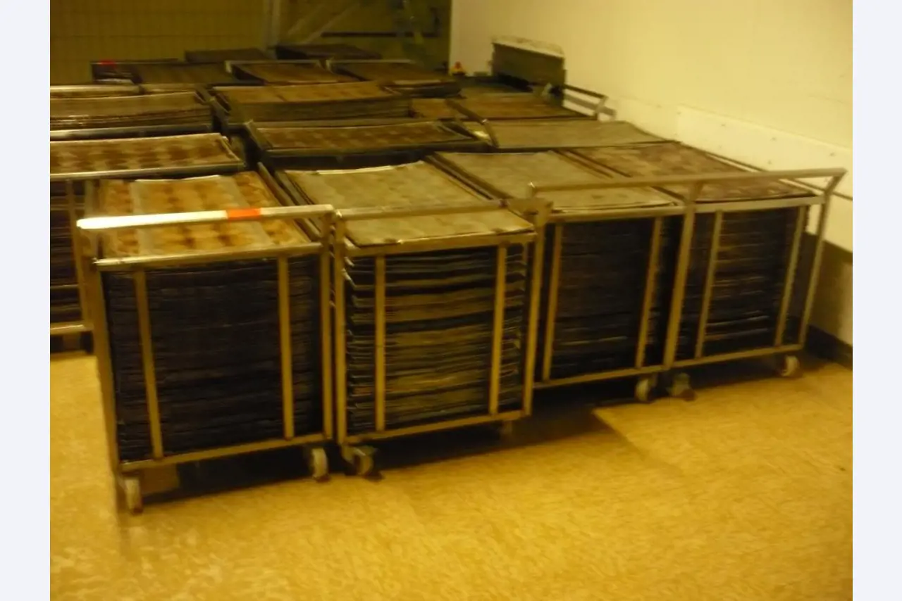 Pekařské stroje ve velké pekárně-1