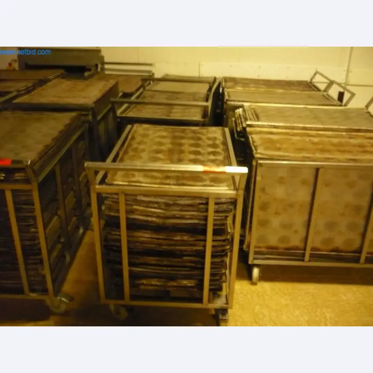 Maszyny piekarnicze w dużej piekarni-1