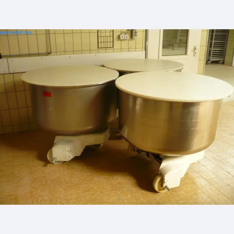 Máquinas de padaria numa grande padaria-1