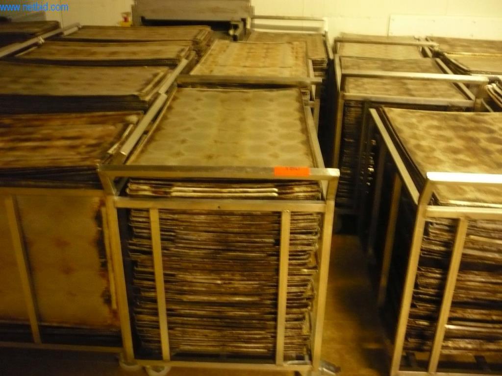 Pekařské stroje ve velké pekárně-1