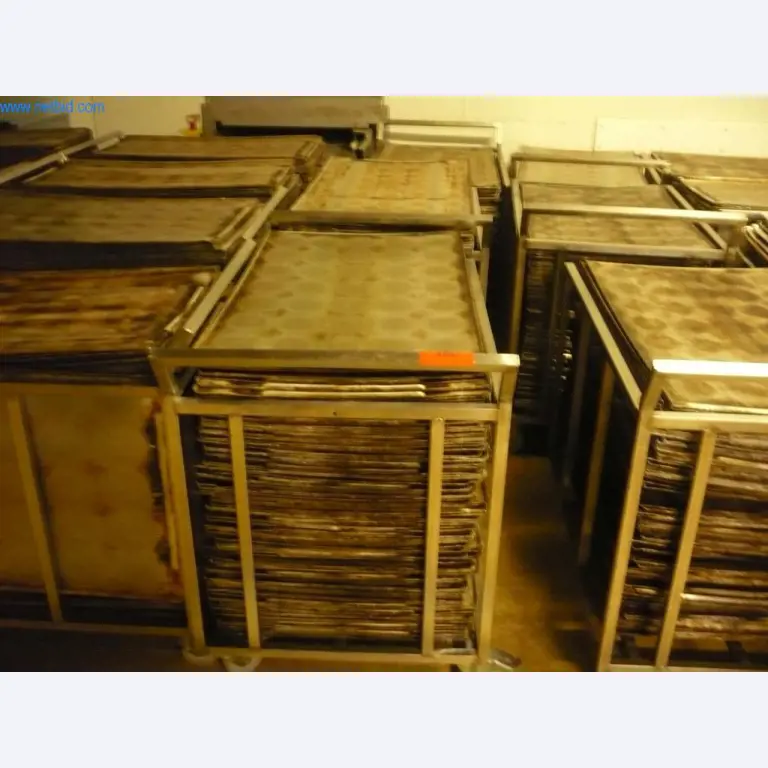 Maszyny piekarnicze w dużej piekarni-1