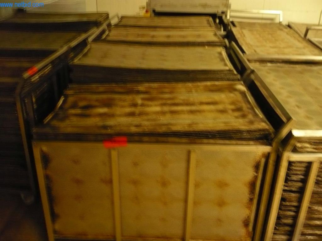 Pekařské stroje ve velké pekárně-1