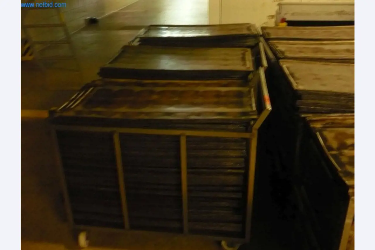 Pekařské stroje ve velké pekárně-1