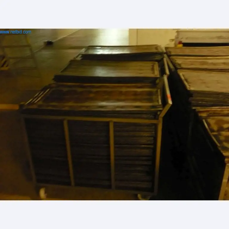 Pekařské stroje ve velké pekárně-1