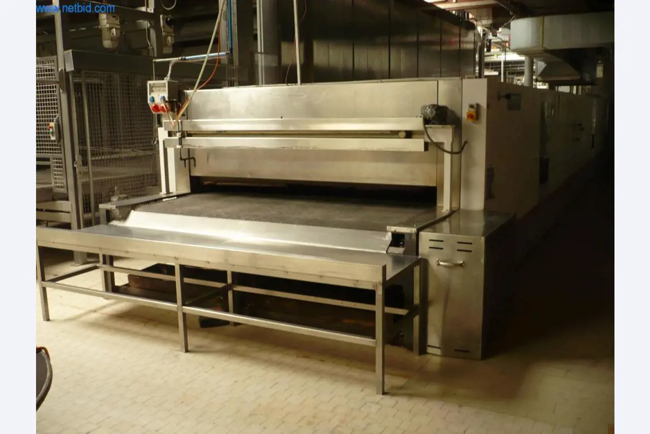 Máquinas de panadería en una gran panadería-1