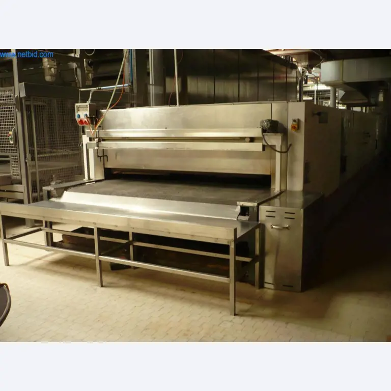 Máquinas de panadería en una gran panadería-1