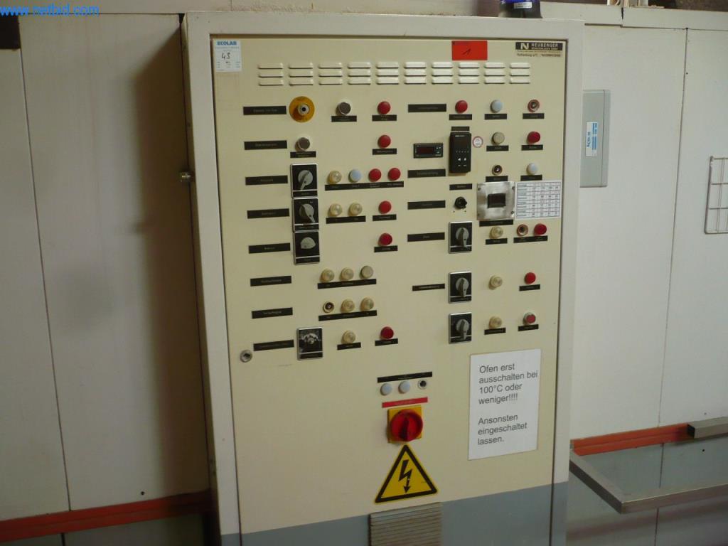Pekarski stroji v veliki pekarni-3