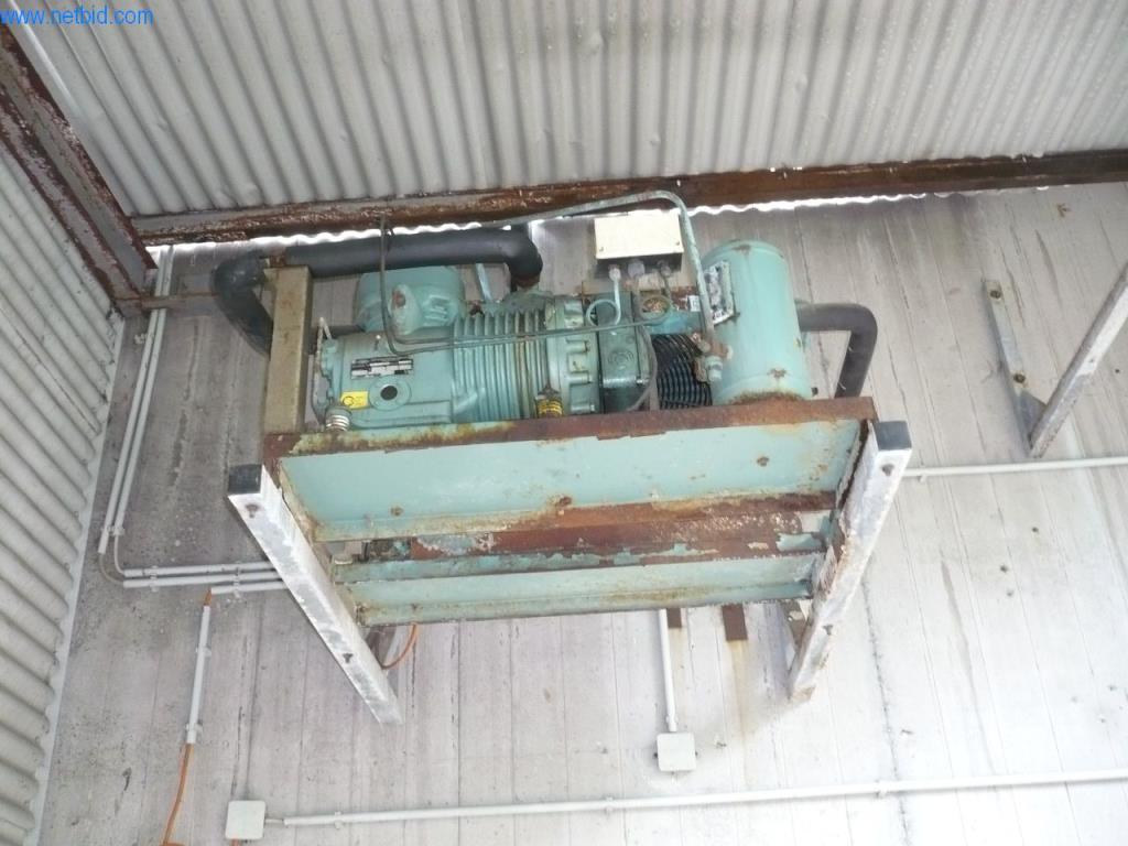 Maszyny piekarnicze w dużej piekarni-2