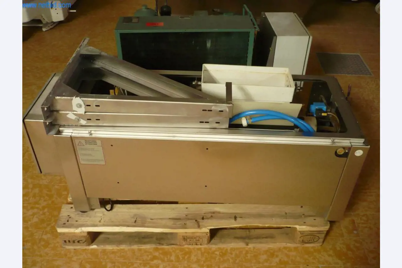 Máquinas de padaria numa grande padaria-1