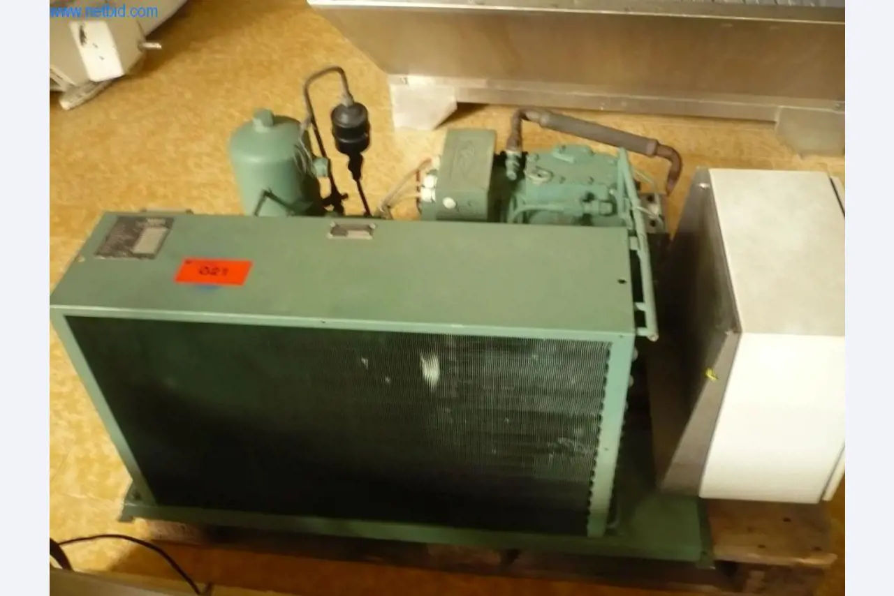 Máquinas de padaria numa grande padaria-2