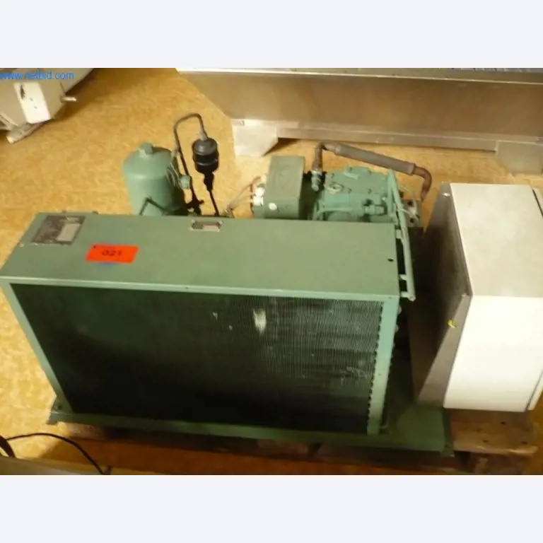 Máquinas de padaria numa grande padaria-2