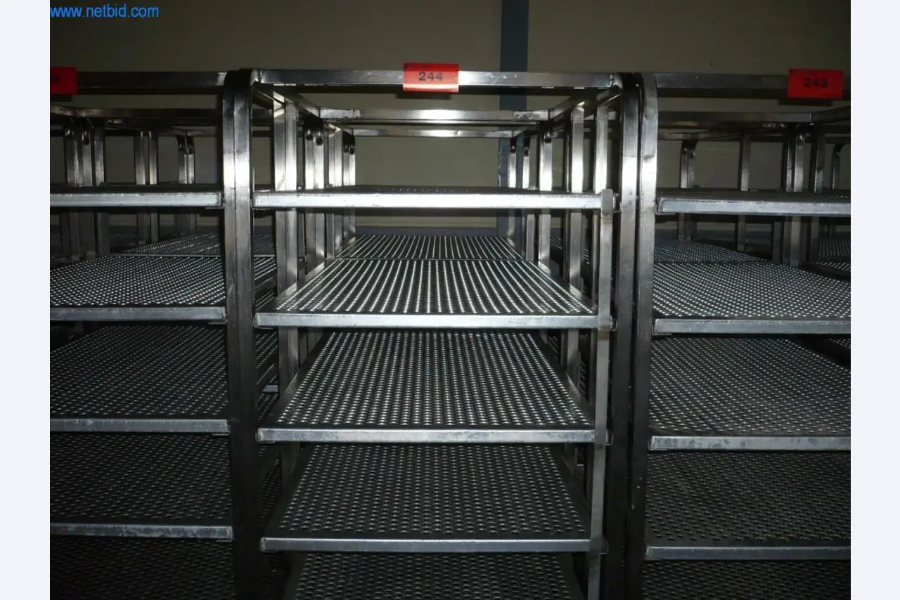 Bäckereimaschinen einer Großbäckerei-1