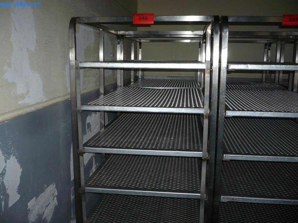 Pekarski stroji v veliki pekarni-1