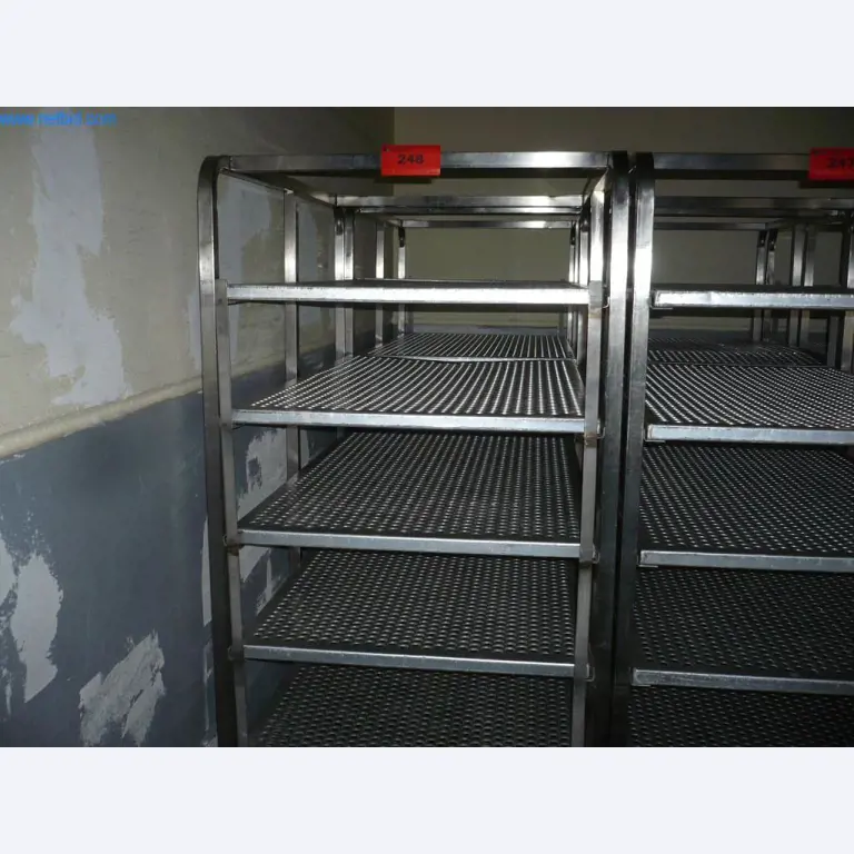 Pekařské stroje ve velké pekárně-1