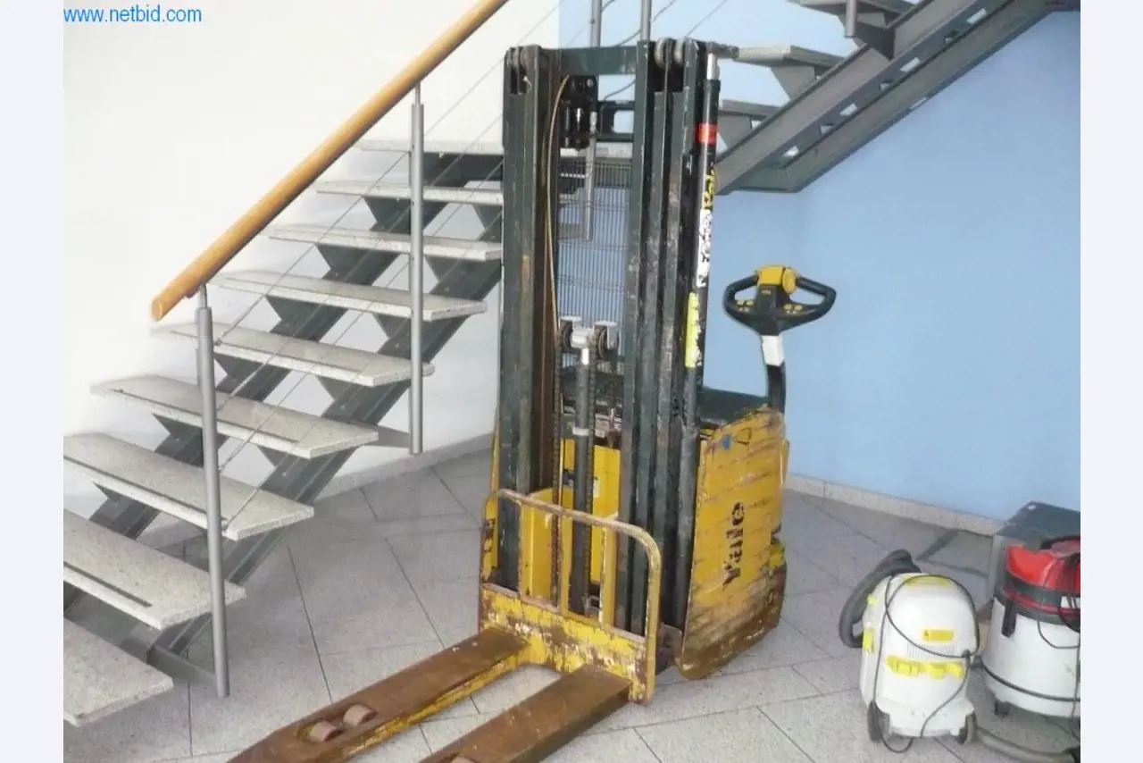 Máquinas de padaria numa grande padaria-1