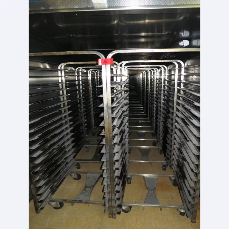 Máquinas de panadería en una gran panadería-1