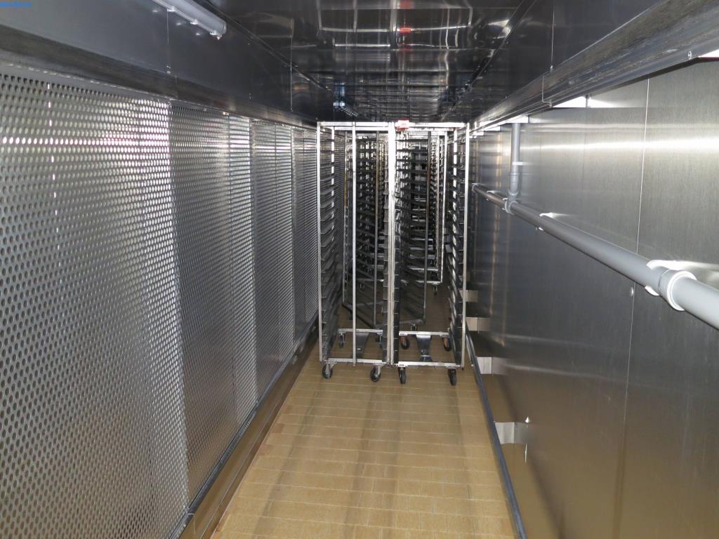 Pekařské stroje ve velké pekárně-1