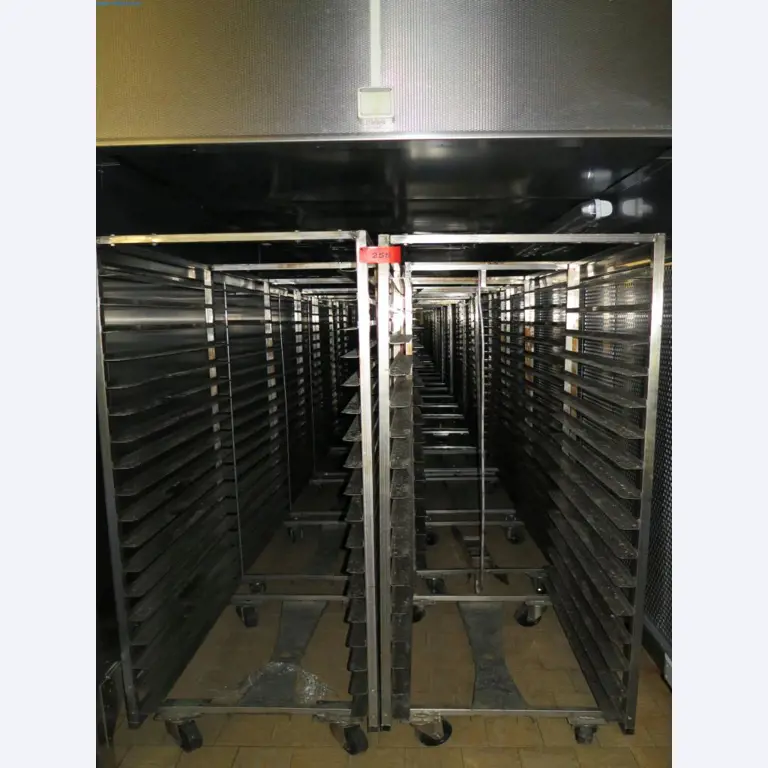 Máquinas de panadería en una gran panadería-1