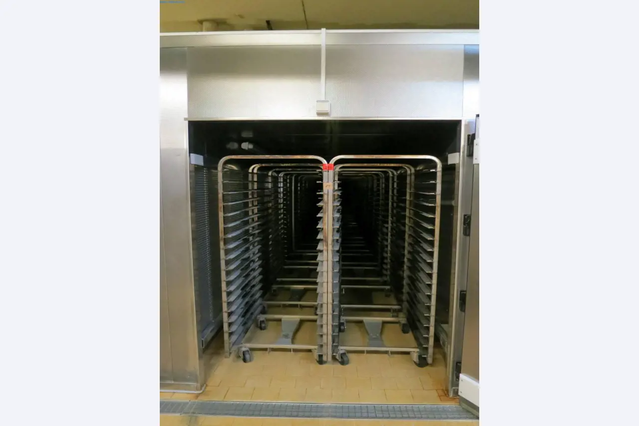 Máquinas de panadería en una gran panadería-1