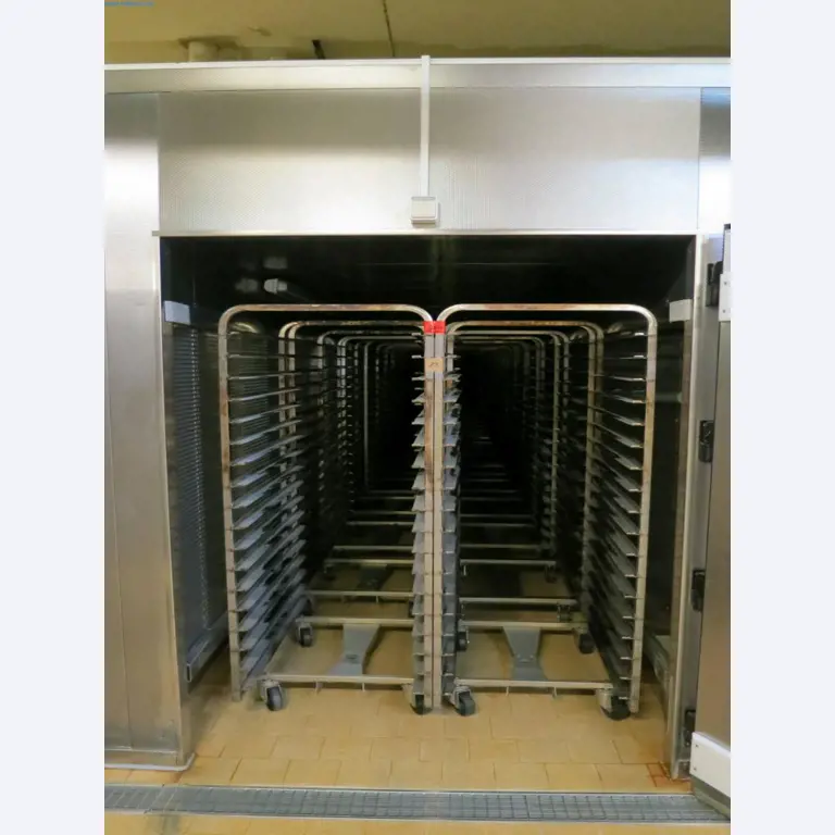 Máquinas de panadería en una gran panadería-1