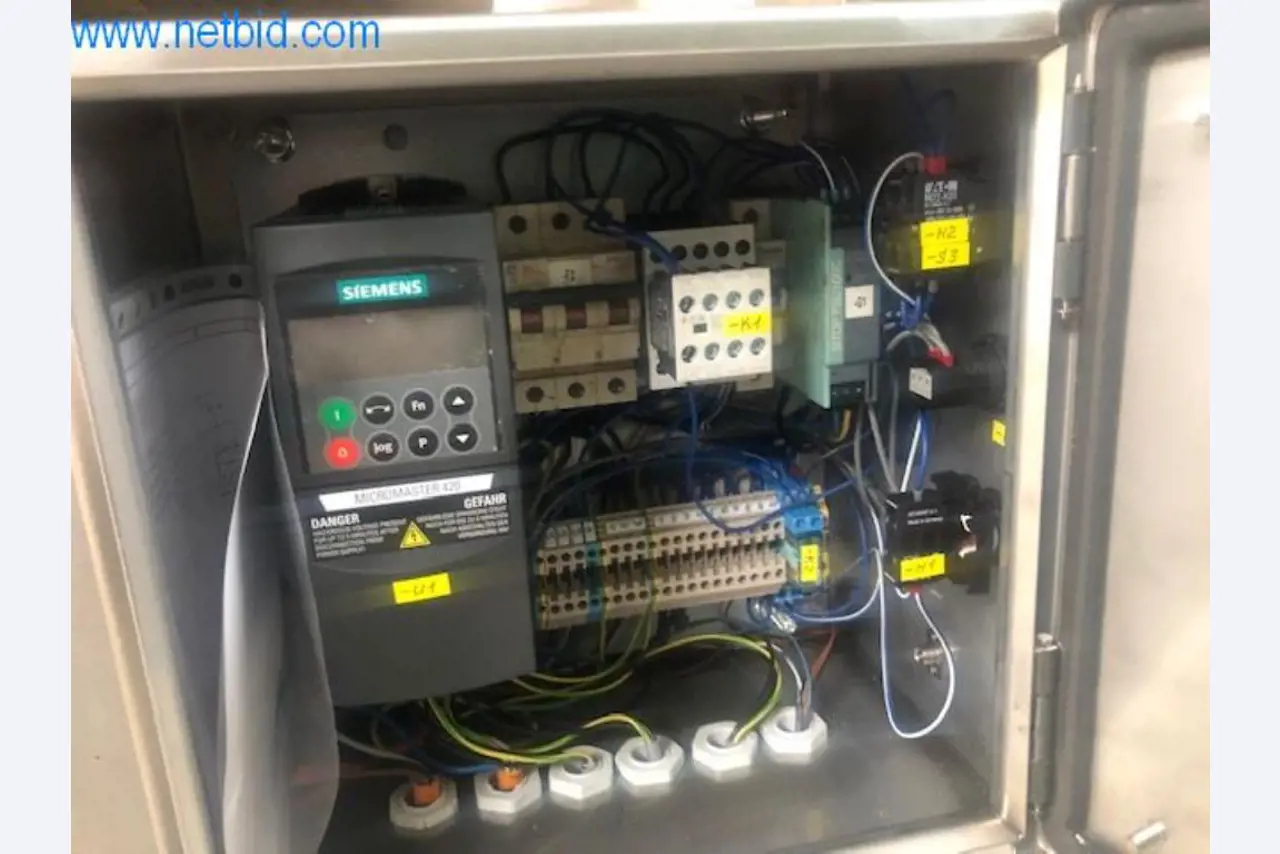 Máquinas de padaria numa grande padaria-4