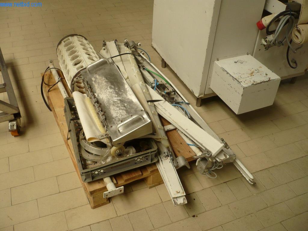 Pekařské stroje ve velké pekárně-2