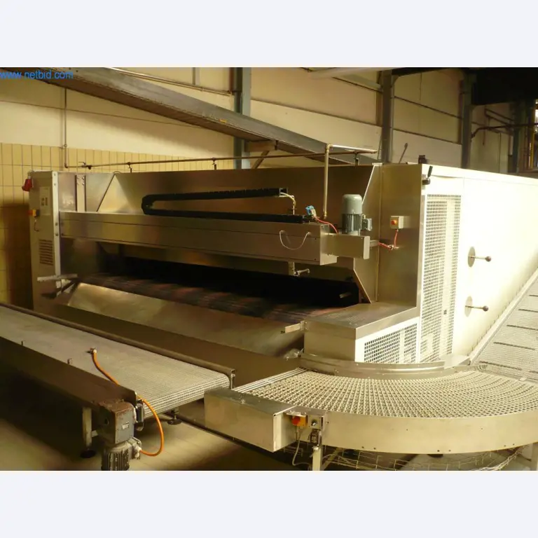 Máquinas de padaria numa grande padaria-1