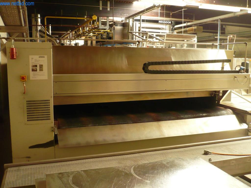 Pekarski stroji v veliki pekarni-2