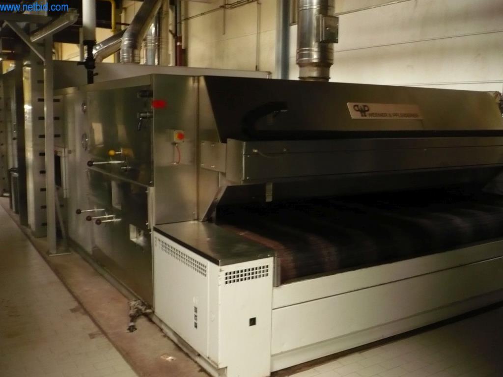 Pekarski stroji v veliki pekarni-3