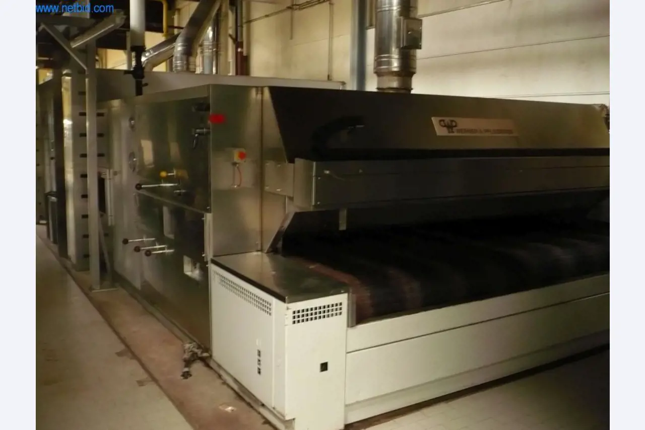 Máquinas de padaria numa grande padaria-3