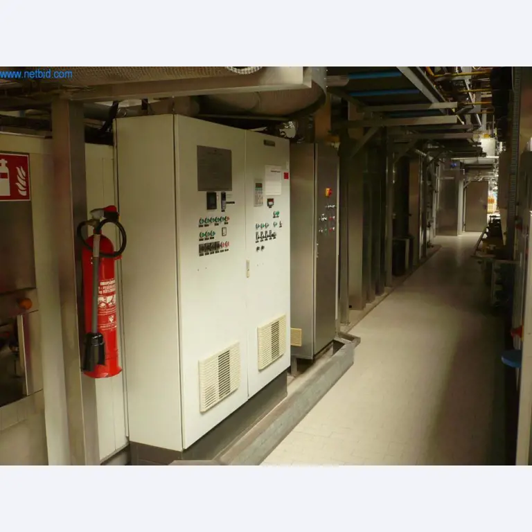 Máquinas de padaria numa grande padaria-4