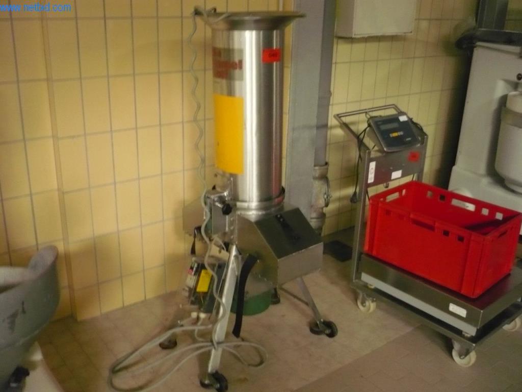 Pekařské stroje ve velké pekárně-1