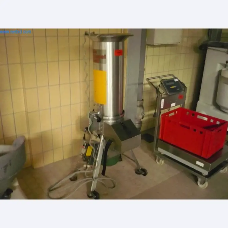 Maszyny piekarnicze w dużej piekarni-1