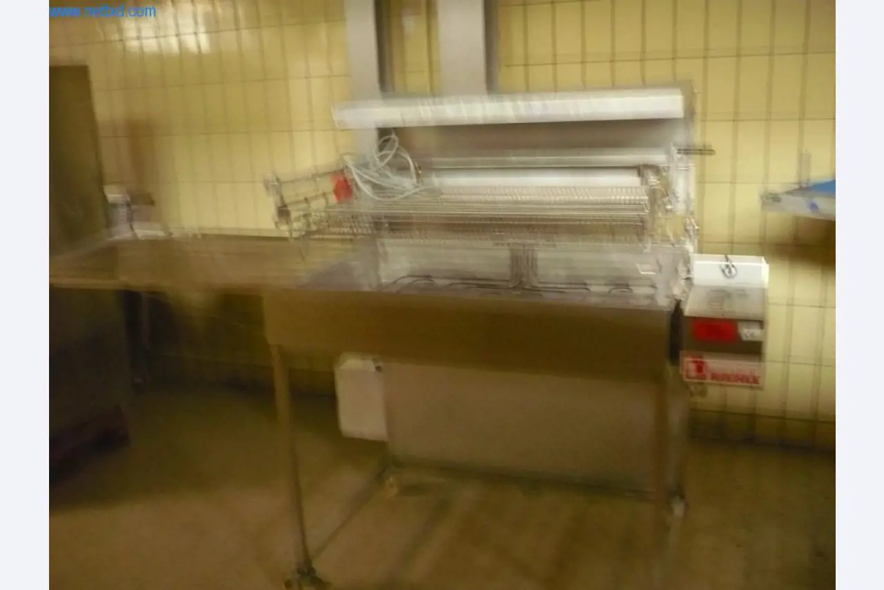 Máquinas de padaria numa grande padaria-1