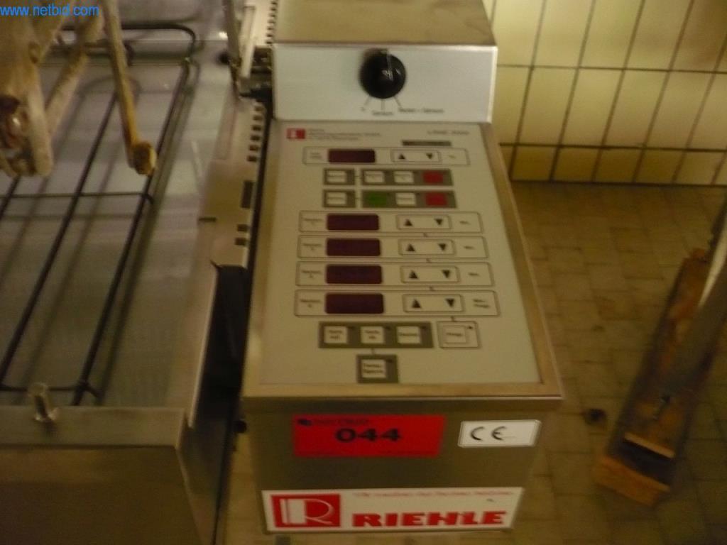 Pekařské stroje ve velké pekárně-2