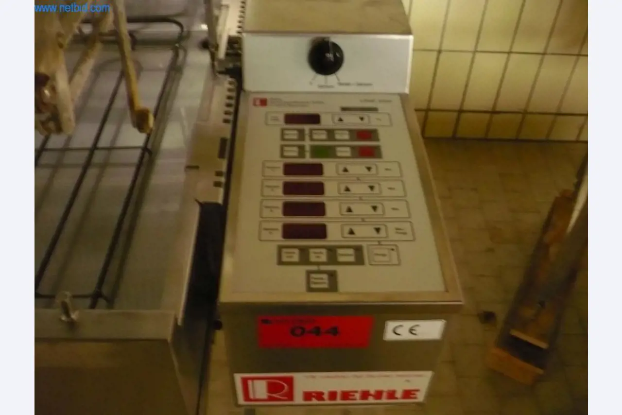 Máquinas de padaria numa grande padaria-2