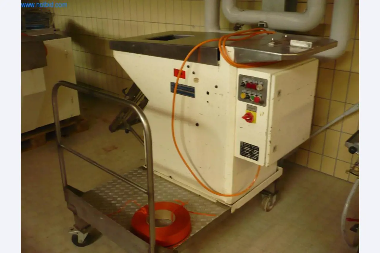 Máquinas de padaria numa grande padaria-1