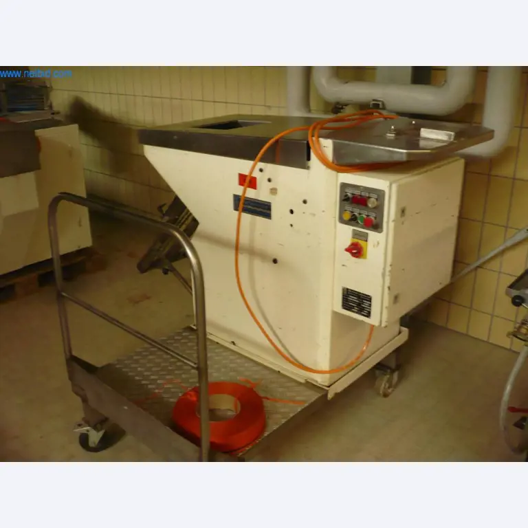 Máquinas de padaria numa grande padaria-1