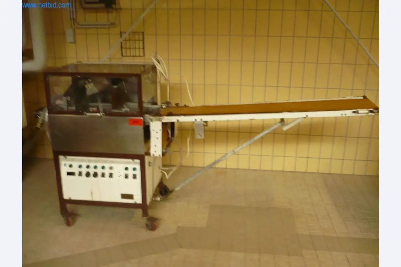 Máquinas de padaria numa grande padaria-1