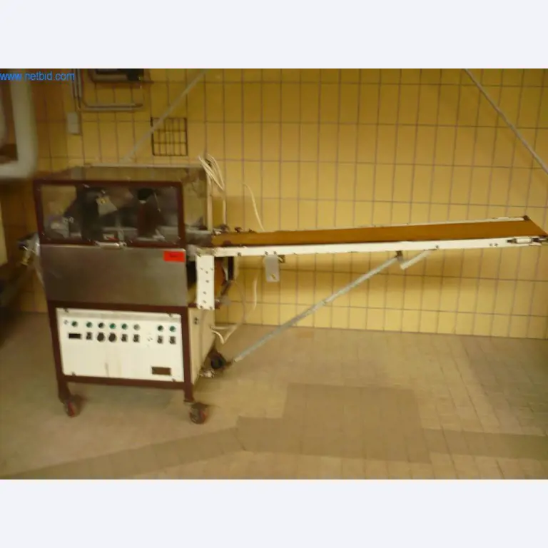 Máquinas de padaria numa grande padaria-1