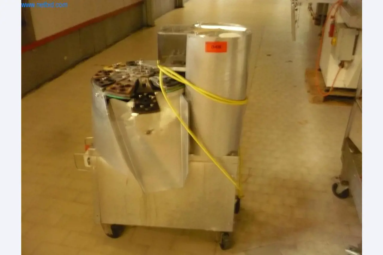 Máquinas de padaria numa grande padaria-1