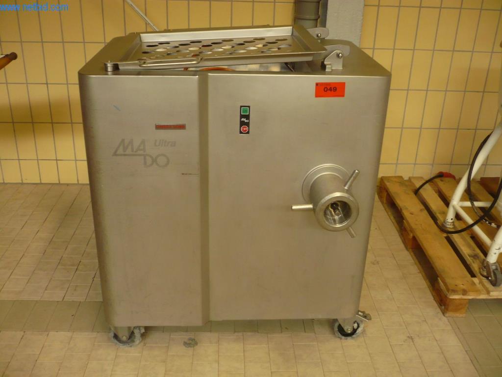 Pekařské stroje ve velké pekárně-1