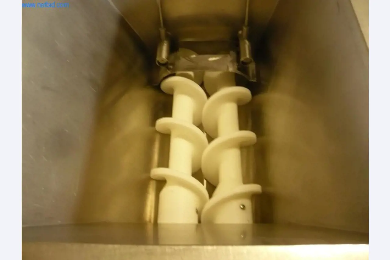 Máquinas de padaria numa grande padaria-2