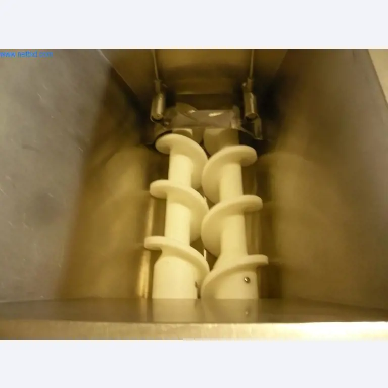 Máquinas de padaria numa grande padaria-2