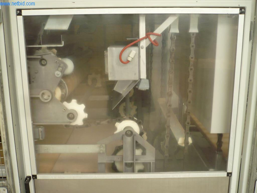 Maszyny piekarnicze w dużej piekarni-4