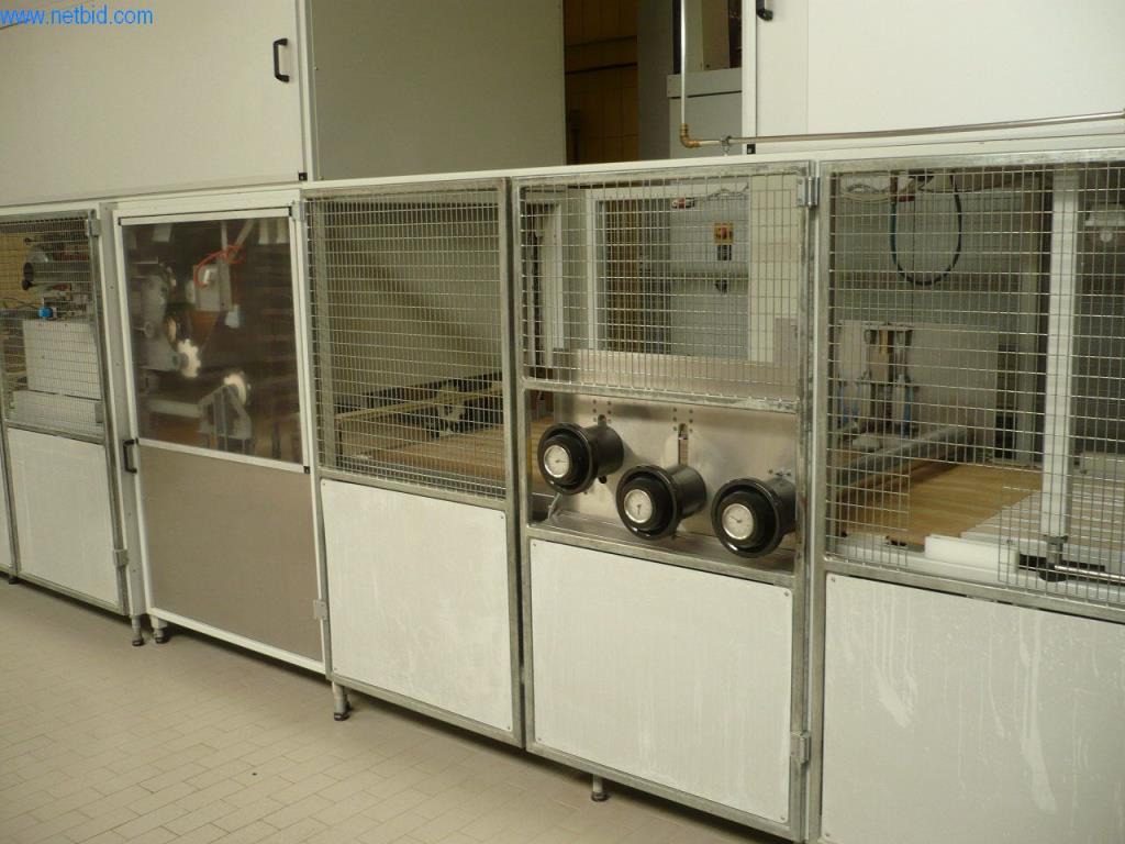 Maszyny piekarnicze w dużej piekarni-6