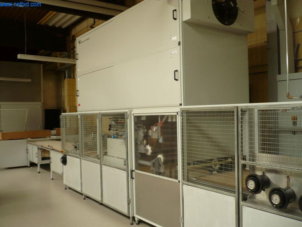 Maszyny piekarnicze w dużej piekarni-7