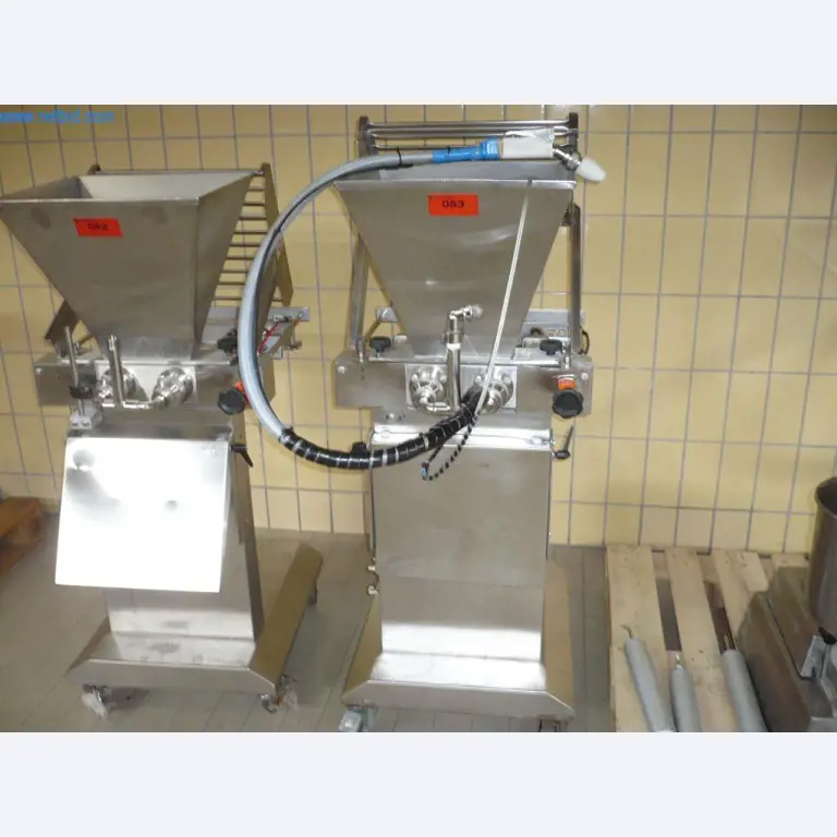 Máquinas de padaria numa grande padaria-1